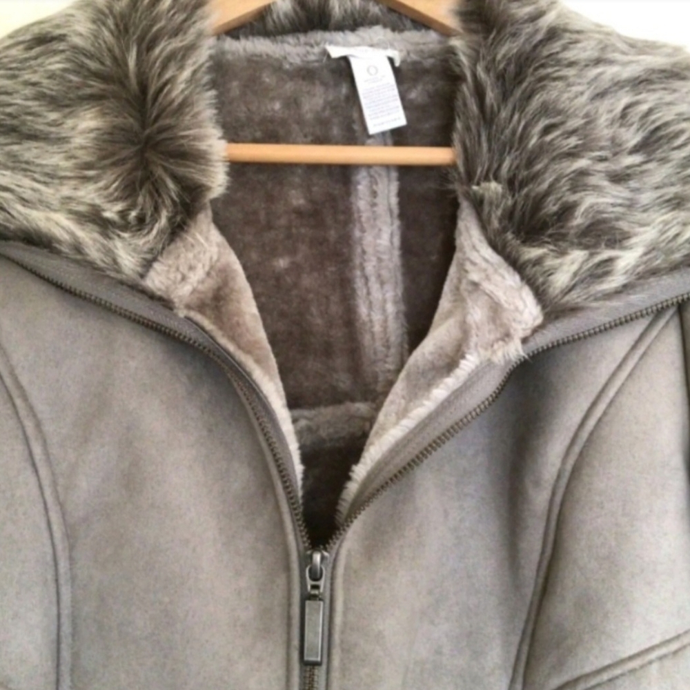 Chico's Elegant Beige Faux Fur & Suede Womens Coat SIZE 2 - Picture 3 of 8